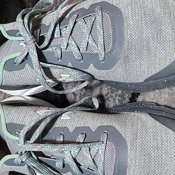 UNDER ARMOUR CHARGED RUNNING SHOES PRICE FIRM - Picture 6 of 13